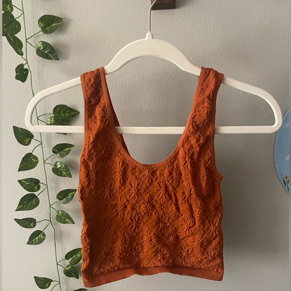 Floral Embroidered Crop Tank Top - Picture 1 of 3